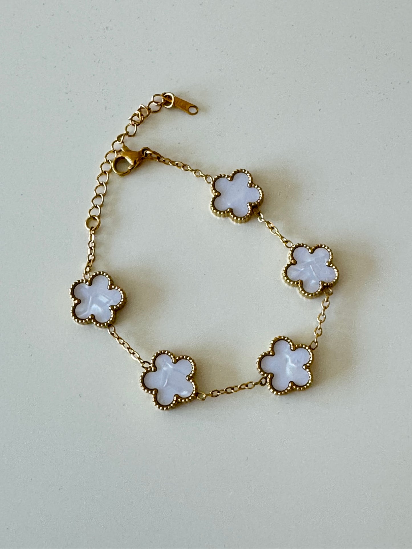 White Mother of Pearl Luxe Clover Gold Bracelet