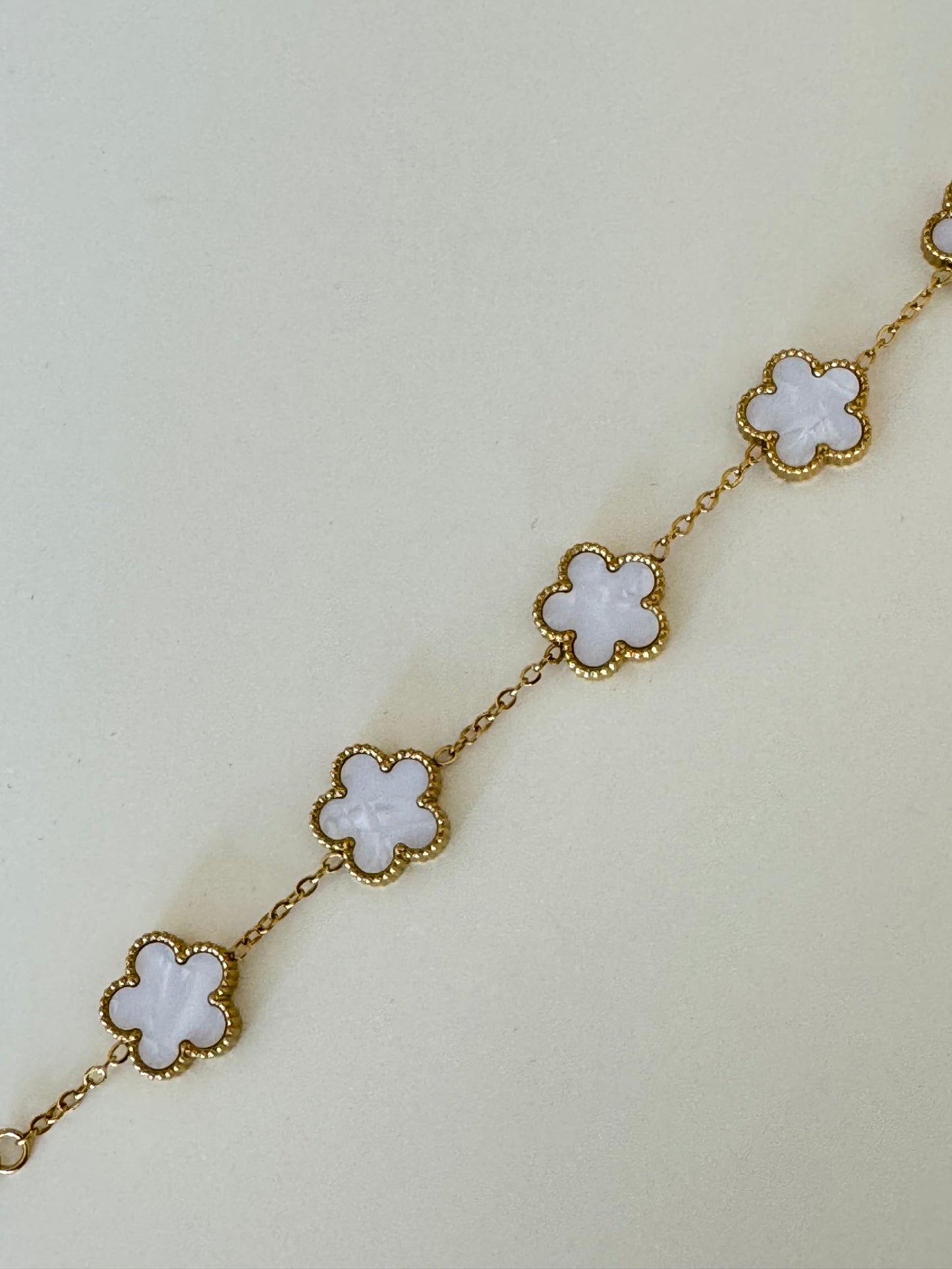 White Mother of Pearl Luxe Clover Gold Bracelet